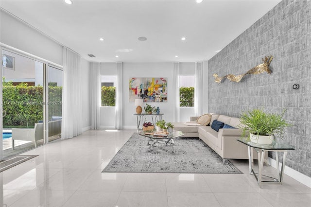 5 of 61 - 7457 Nw 101st Ave, Doral, FL