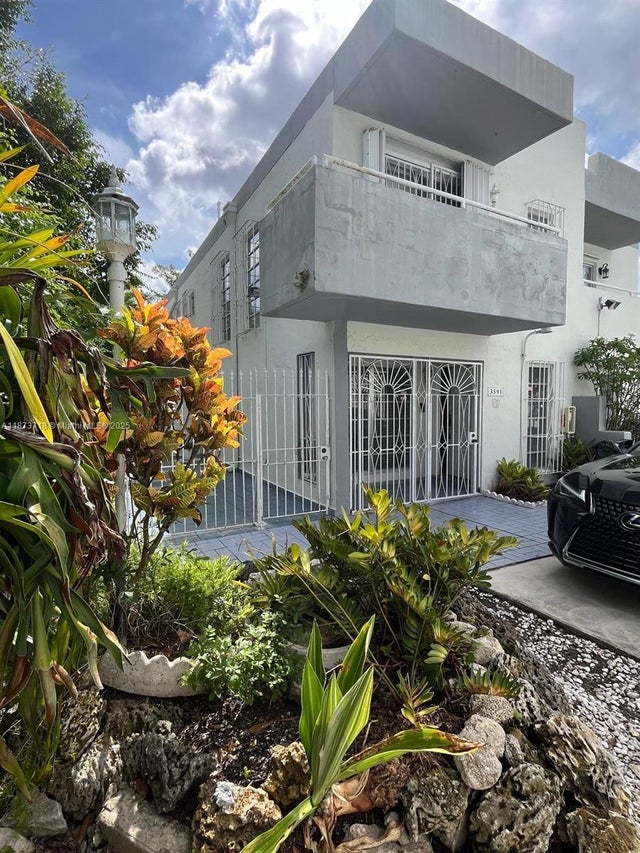 1 of 14 - 3591 Sw 17th St 3591, Miami, FL