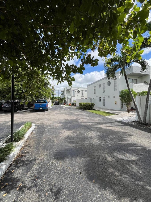 3 of 14 - 3591 Sw 17th St 3591, Miami, FL