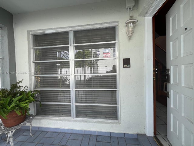 4 of 14 - 3591 Sw 17th St 3591, Miami, FL