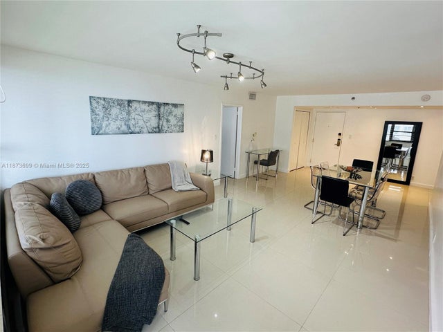 2 of 27 - 5225 Collins Ave 515, Miami Beach, FL