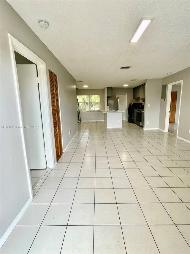 4 of 40 - 5532 Sw 22nd St, West Park, FL