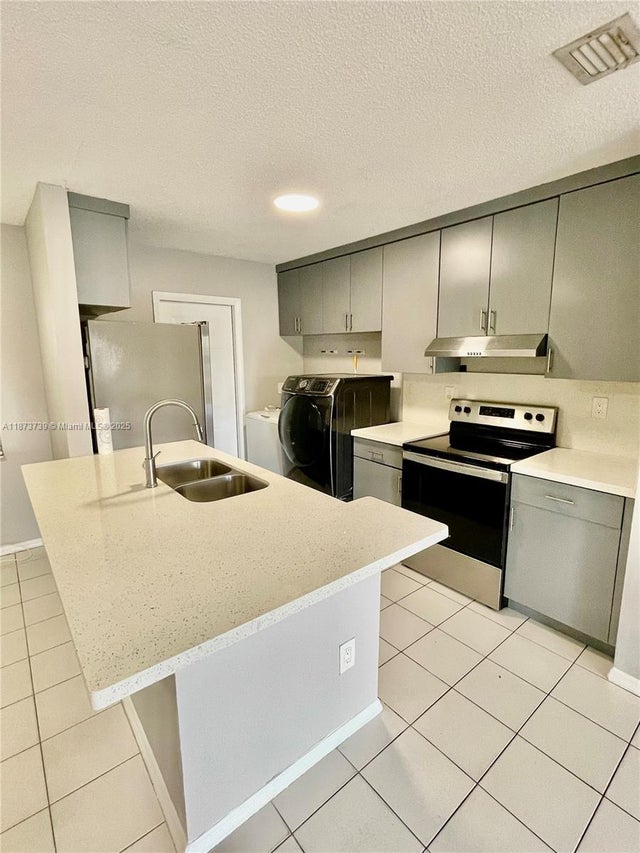 5 of 40 - 5532 Sw 22nd St, West Park, FL