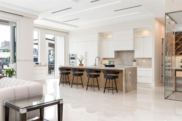 4 of 59 - 3740 Ne 29th Ave, Lighthouse Point, FL