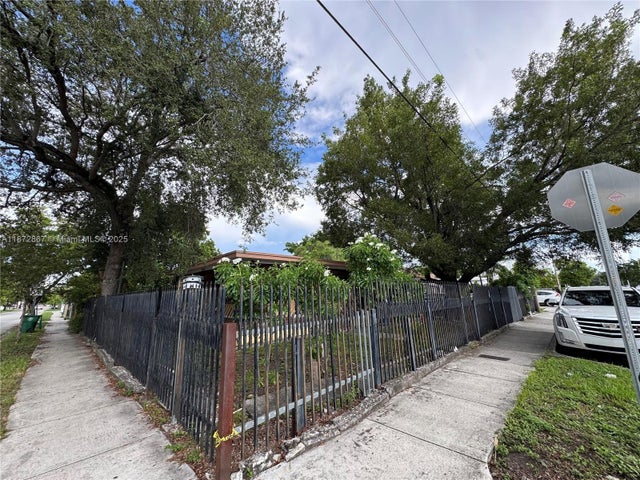 3 of 15 - 2751 Nw 24th Ave, Miami, FL