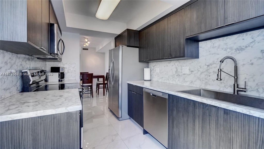 2501 Douglas Rd 601, Miami