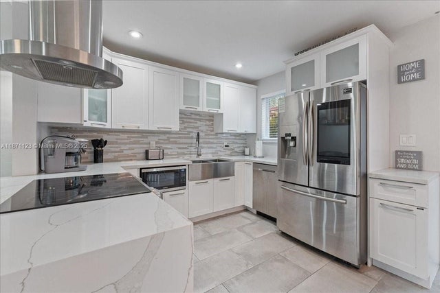 1 of 25 - 500 Nw 30th St, Wilton Manors, FL