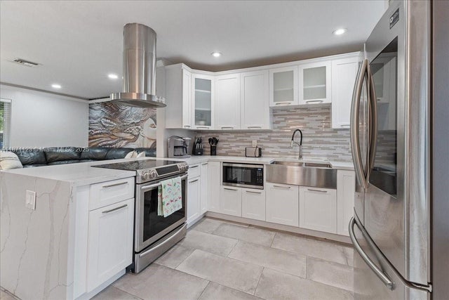 2 of 25 - 500 Nw 30th St, Wilton Manors, FL