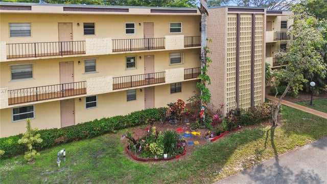 1 of 51 - 300 Berkley Rd 107, Hollywood, FL