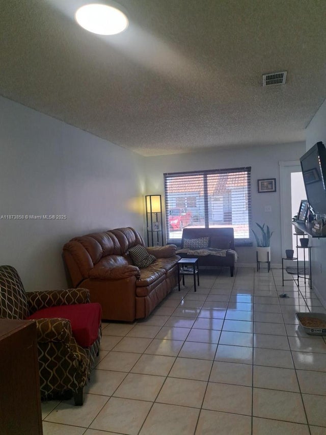 4 of 26 - 11561 Sw 6th St, Sweetwater, FL