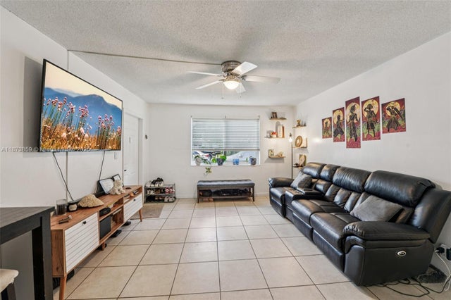 1 of 18 - 2210 Taylor St 101, Hollywood, FL