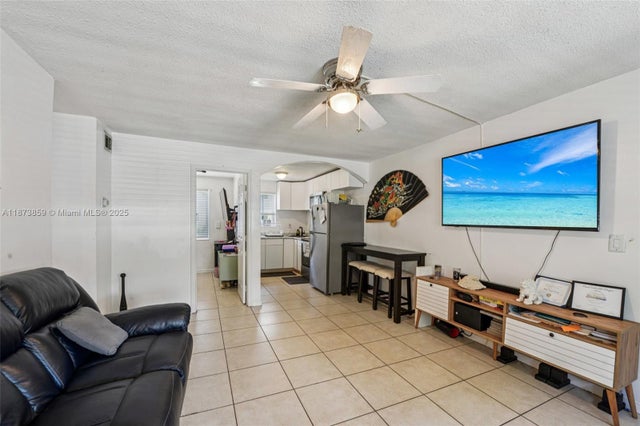 5 of 18 - 2210 Taylor St 101, Hollywood, FL