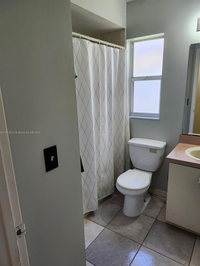 2 of 6 - 216 Danville Dr, Orlando, FL
