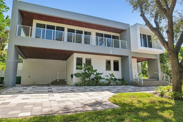 1 of 71 - 425 Harbor Dr, Key Biscayne, FL