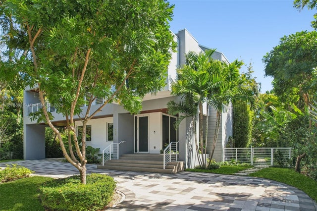 2 of 71 - 425 Harbor Dr, Key Biscayne, FL