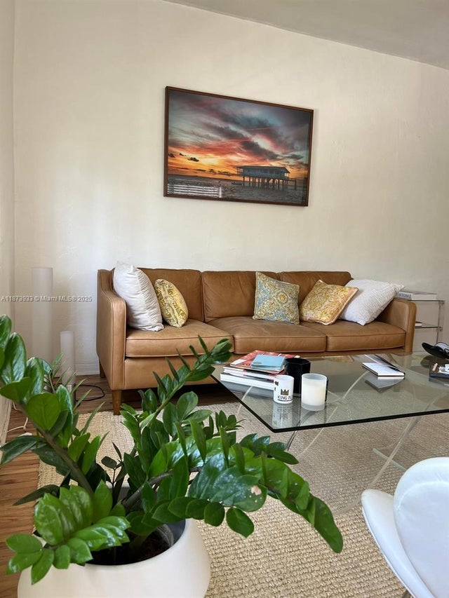 2 of 8 - 1551 Michigan Ave 8, Miami Beach, FL