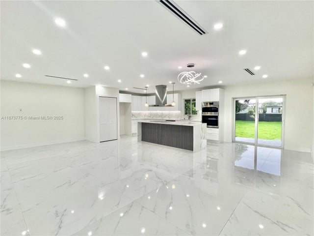4 of 60 - 1011 Nw 89th St, Miami, FL