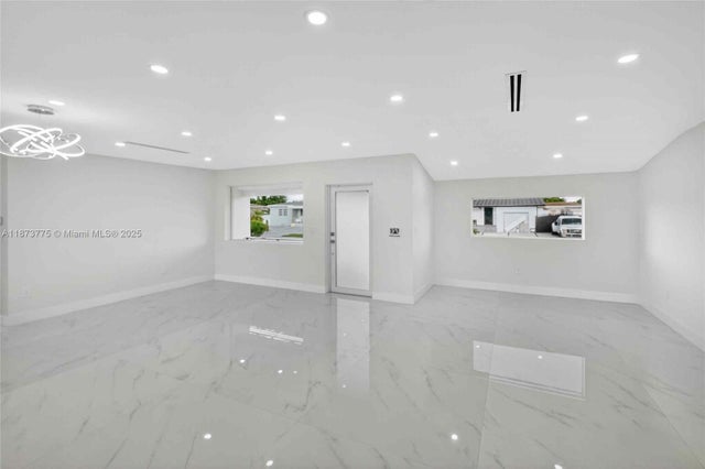 5 of 60 - 1011 Nw 89th St, Miami, FL