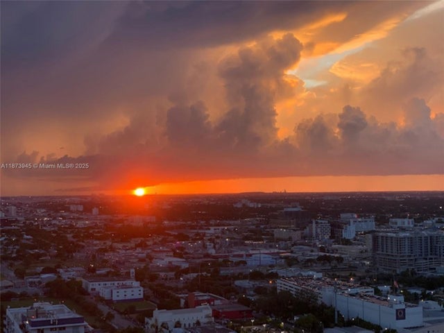 4 of 42 - 488 Ne 18 3609, Miami, FL