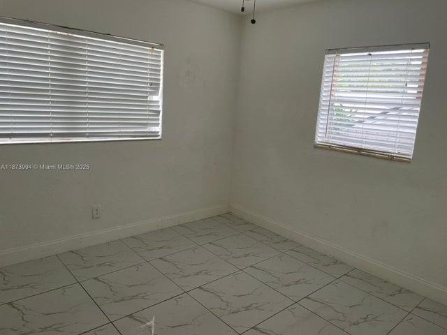 5 of 9 - 3111 Nw 4th Pl, Lauderhill, FL