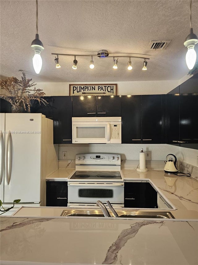 4 of 14 - 126 Hidden Ct Rd 27-d, Hollywood, FL