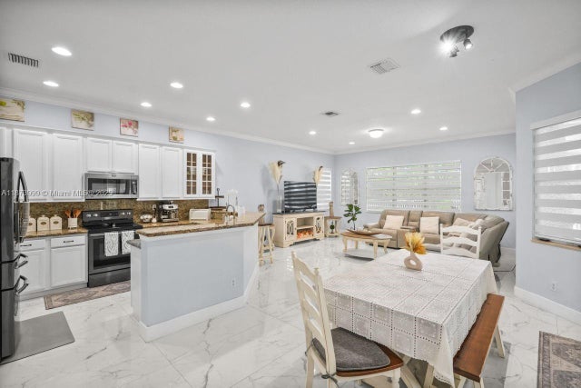 3 of 30 - 3899 Cascade Ter, Weston, FL