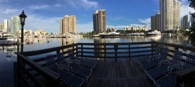 3 of 27 - 19501 E Country Club Dr 9107, Aventura, FL
