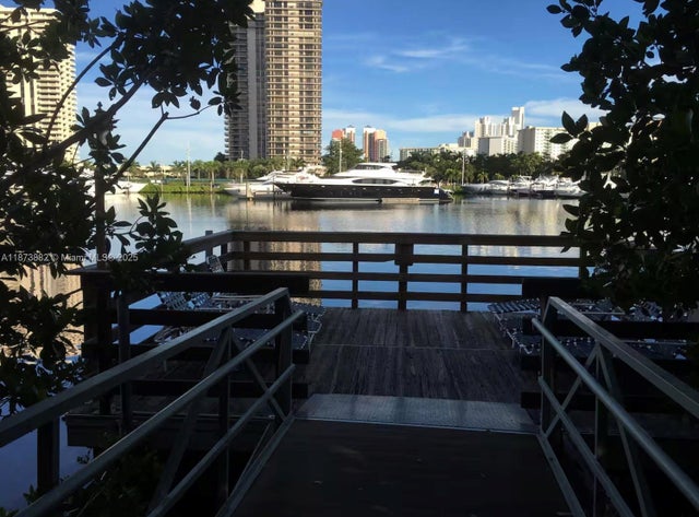 4 of 27 - 19501 E Country Club Dr 9107, Aventura, FL