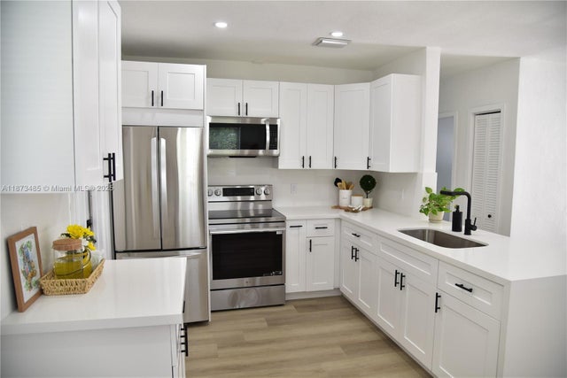 4 of 27 - 1613 Nw 12th St, Fort Lauderdale, FL