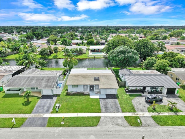2 of 50 - 9480 Nw 24th Pl, Sunrise, FL
