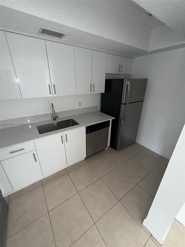 3 of 26 - 13700 Ne 6th Ave 213, North Miami, FL