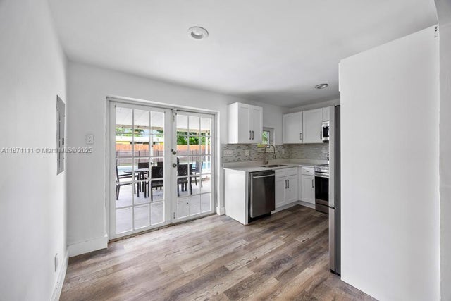 4 of 29 - 4313 Sw 50th St, Dania Beach, FL