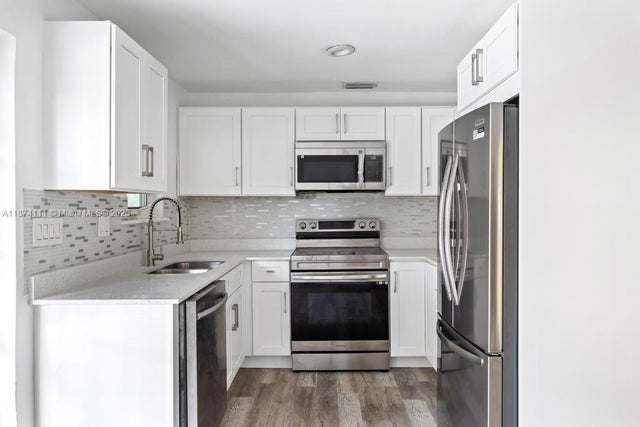 5 of 29 - 4313 Sw 50th St, Dania Beach, FL