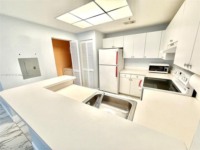 2 of 24 - 2015 Se 10th Ave 127, Fort Lauderdale, FL