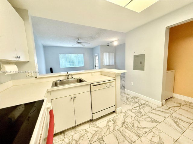 4 of 24 - 2015 Se 10th Ave 127, Fort Lauderdale, FL