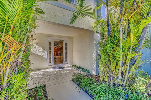2 of 75 - 30 Windsor Ln, Palm Beach Gardens, FL