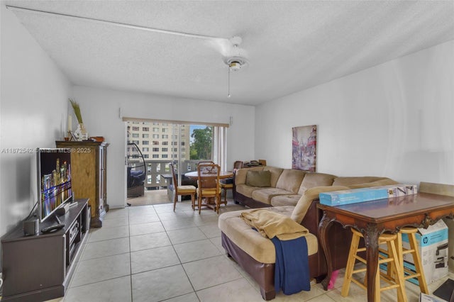 4 of 38 - 4350 Hillcrest Dr 314, Hollywood, FL