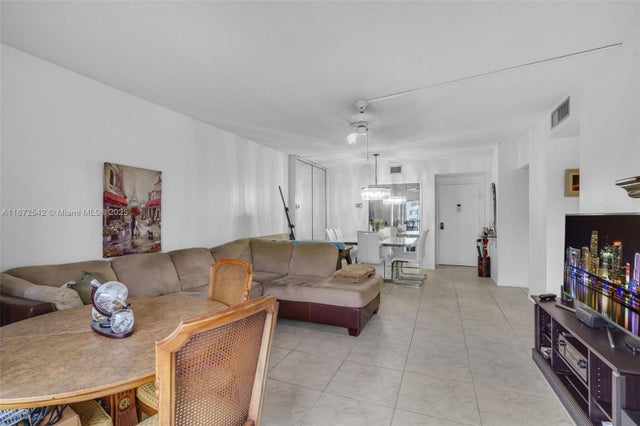 5 of 38 - 4350 Hillcrest Dr 314, Hollywood, FL