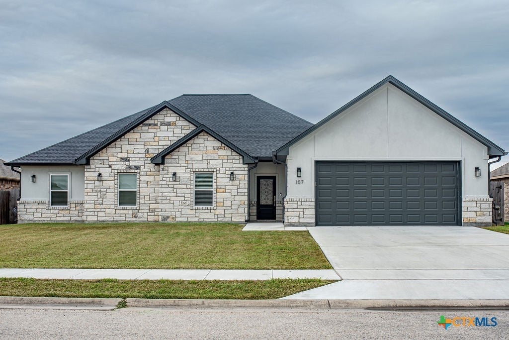 107 Opal Way, Port Lavaca