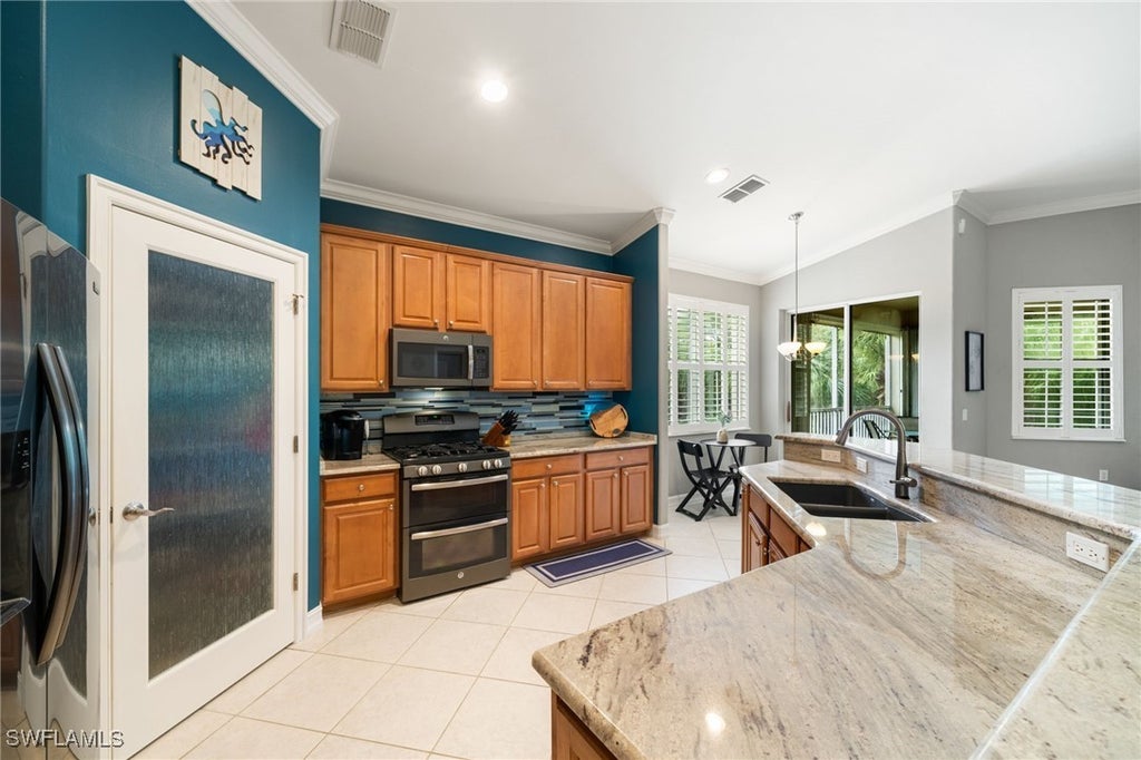 1630 Tarpon Bay Dr S 201, Naples