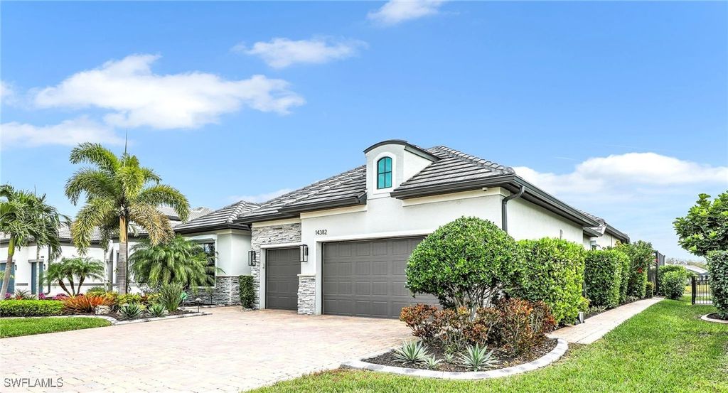 14382 Pine Hollow Dr, Estero