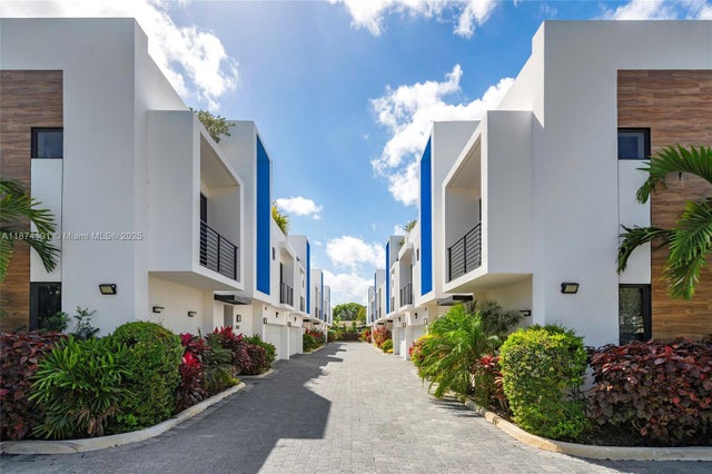 2 of 31 - 2679 Ne 8th Ave, Wilton Manors, FL