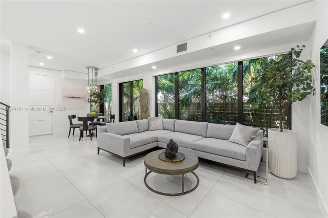 5 of 31 - 2679 Ne 8th Ave, Wilton Manors, FL