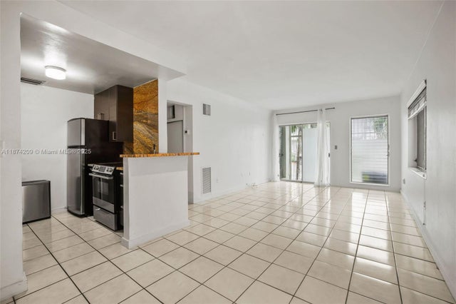 3 of 24 - 641 Espanola Way 3, Miami Beach, FL