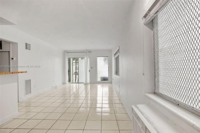5 of 24 - 641 Espanola Way 3, Miami Beach, FL