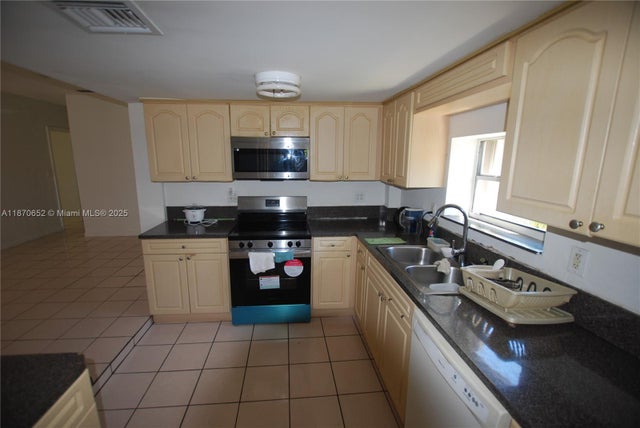 5 of 13 - 1801 Ne 176th St, North Miami Beach, FL