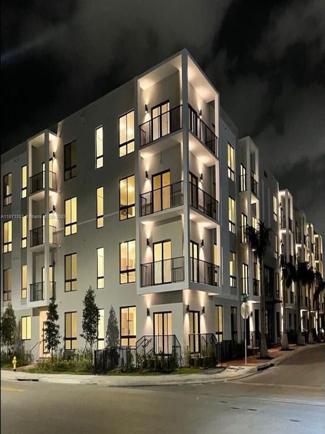 1 of 31 - 8167 Nw 41st St E-406, Doral, FL