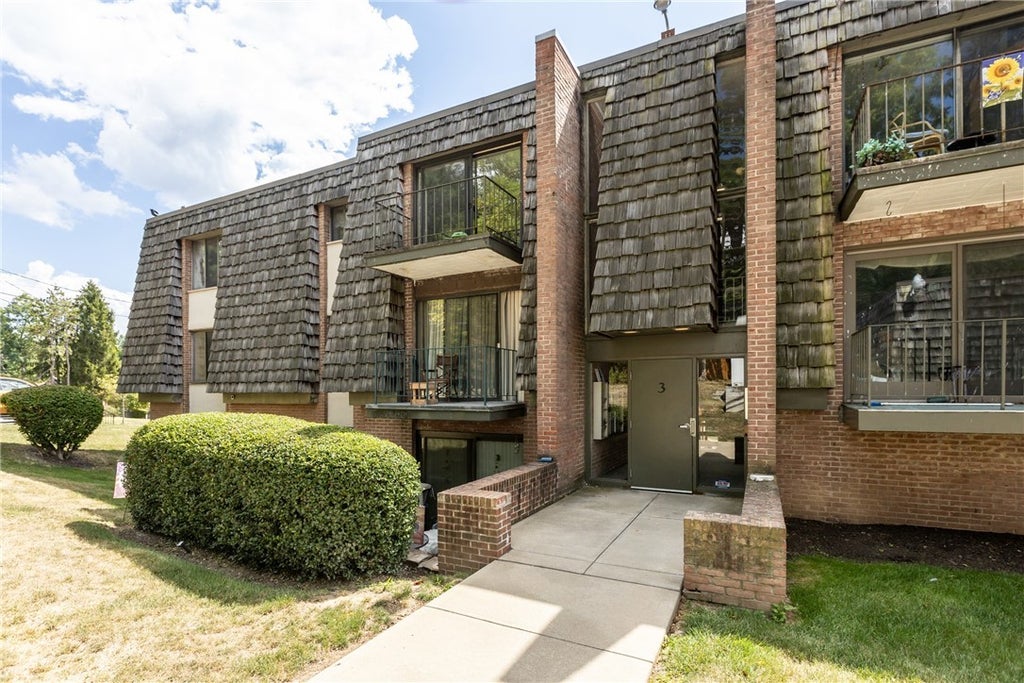 333 Forest Green 333, Moon/Crescent