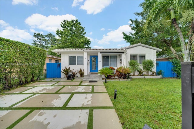 1 of 28 - 3925 Sw 61st Ave, Miami, FL