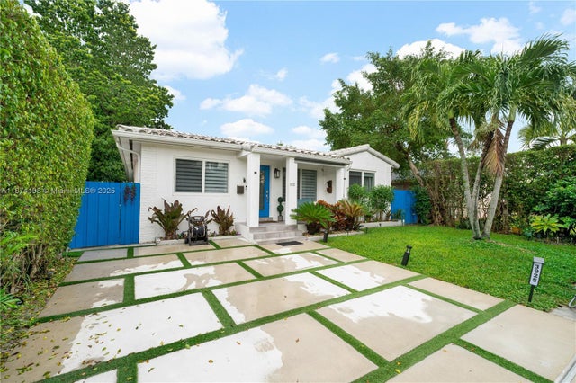 2 of 28 - 3925 Sw 61st Ave, Miami, FL